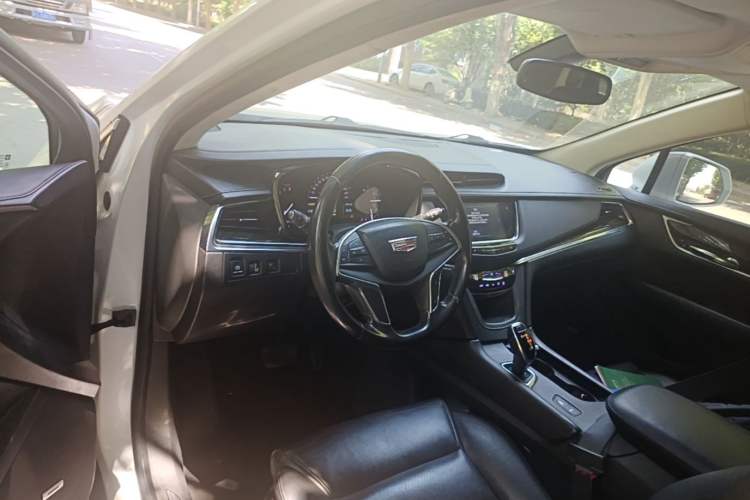 Used Cadillac XT5 2016 25T Luxury Model Center Console