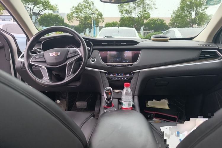 Used Cadillac XT5 2016 25T Luxury Model Center Console