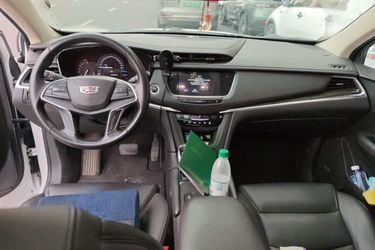 Used Cadillac XT5 2016 25T Luxury Model Center Console