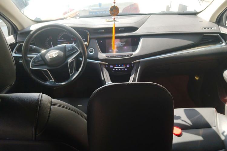 Used Cadillac XT5 2016 25T Luxury Model Center Console