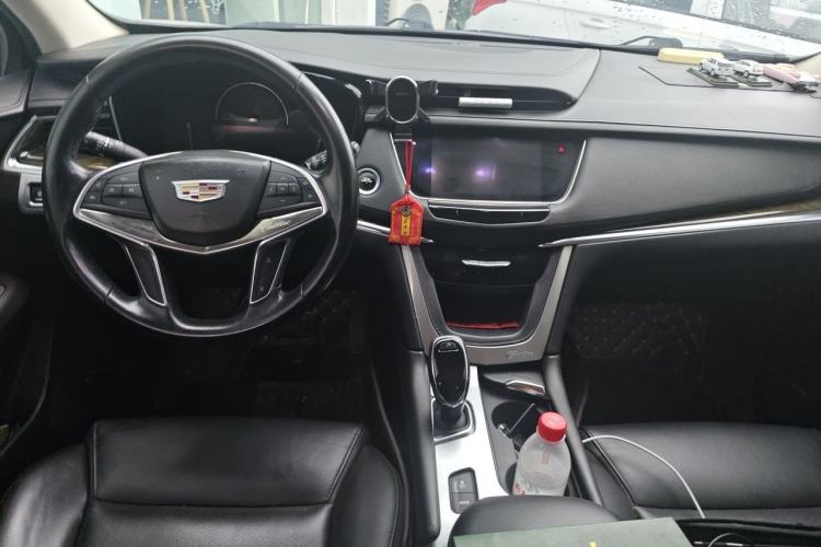 Used Cadillac XT5 2016 25T Luxury Model Center Console