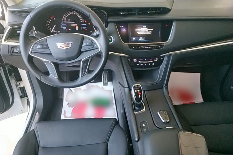 Used Cadillac XT5 2016 25T Luxury Model Center Console