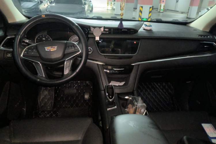 Used Cadillac XT5 2016 25T Luxury Model Center Console