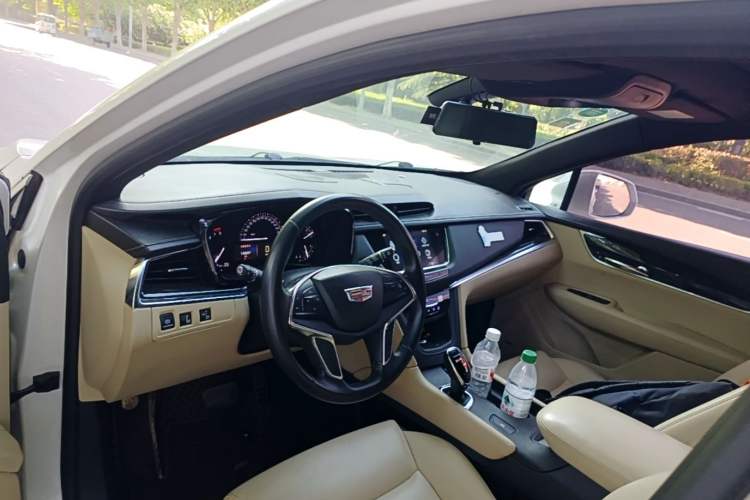 Used Cadillac XT5 2016 25T Tech Edition Center Console