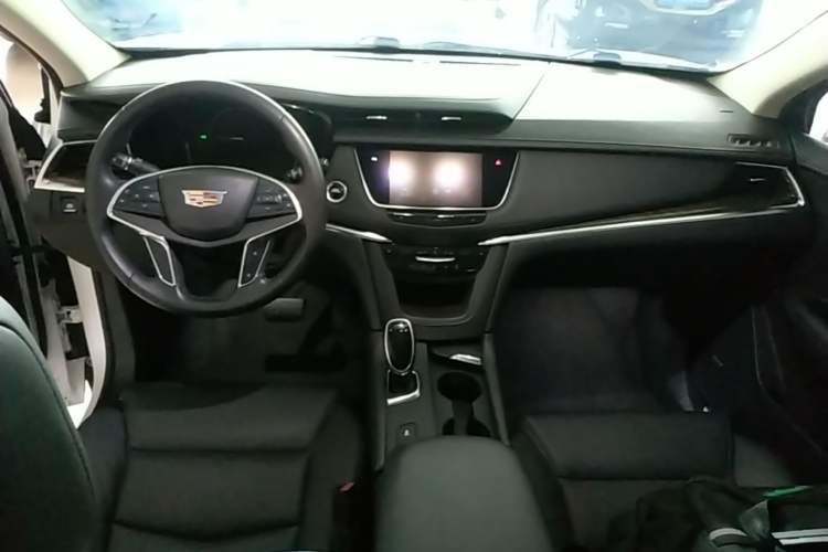 Used Cadillac XT5 2016 25T Luxury Model Center Console