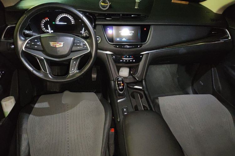 Used Cadillac XT5 2016 25T Luxury Model Center Console