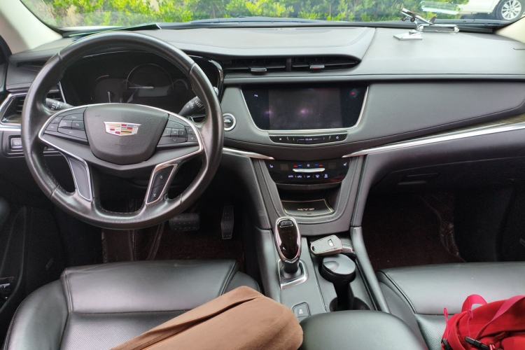 Used Cadillac XT5 2016 25T Luxury Model Center Console