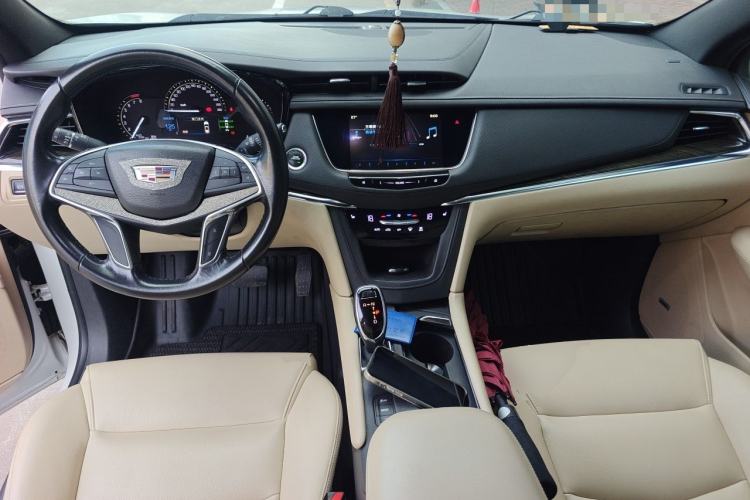 Used Cadillac XT5 2016 28T Four-Wheel Drive Tech Version Center Console