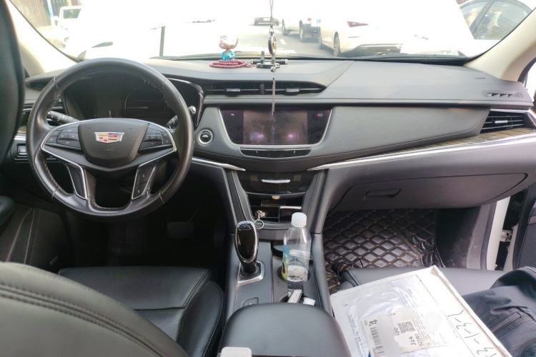 Used Cadillac XT5 2016 25T Luxury Model Center Console