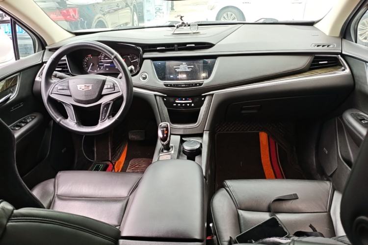 Used Cadillac XT5 2016 25T Luxury Model Center Console