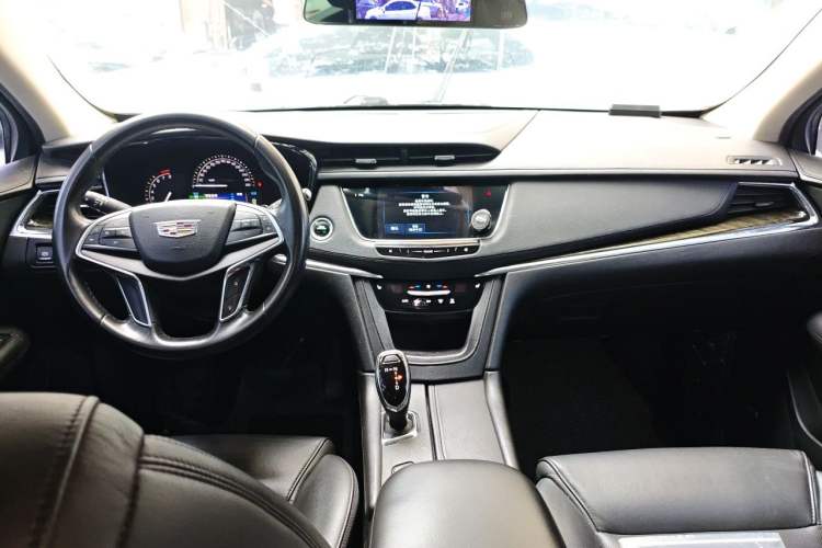Used Cadillac XT5 2016 25T Luxury Model Center Console
