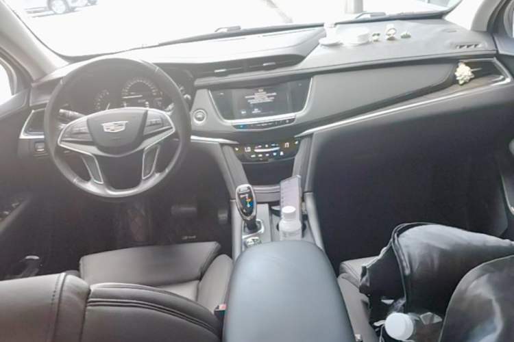 Used Cadillac XT5 2016 28T Four-Wheel Drive Luxury Model Center Console