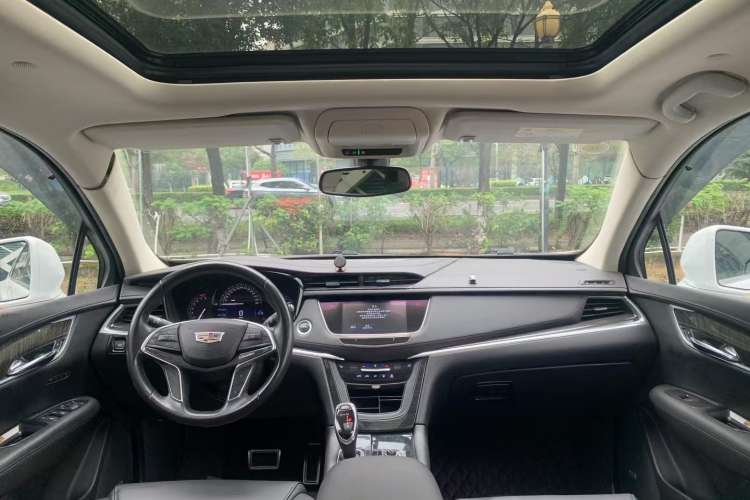 Used Cadillac XT5 2016 25T Luxury Model Center Console