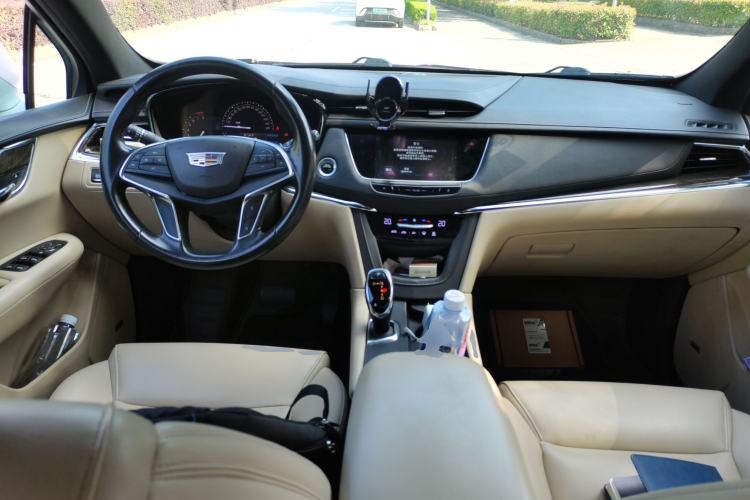 Used Cadillac XT5 2016 25T Tech Edition Center Console