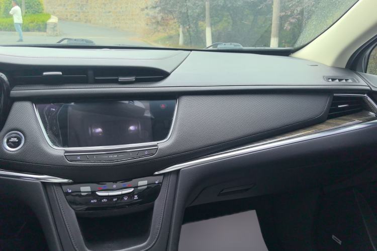 Used Cadillac XT5 2016 28T Four-Wheel Drive Luxury Model Center Console