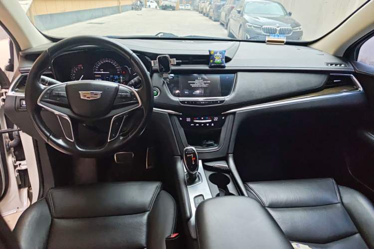 Used Cadillac XT5 2016 25T Luxury Model Center Console