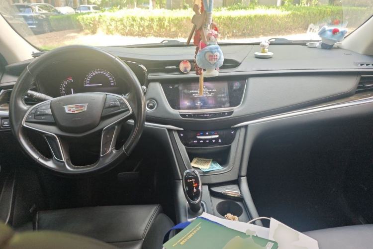 Used Cadillac XT5 2016 25T Luxury Model Center Console
