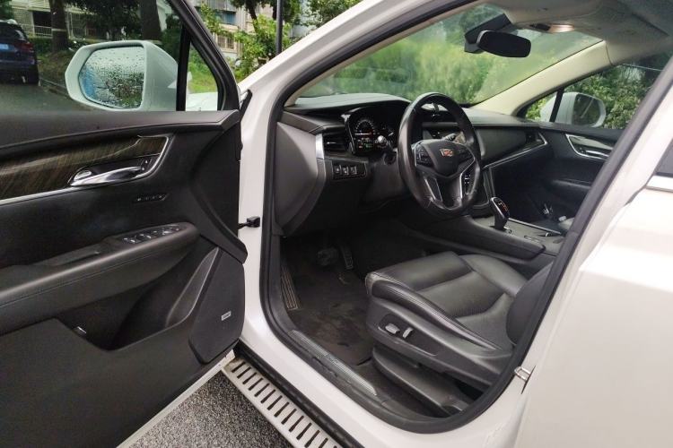 Used Cadillac XT5 2016 25T Luxury Model Driver Seat