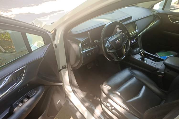 Used Cadillac XT5 2016 25T Luxury Model Driver Seat