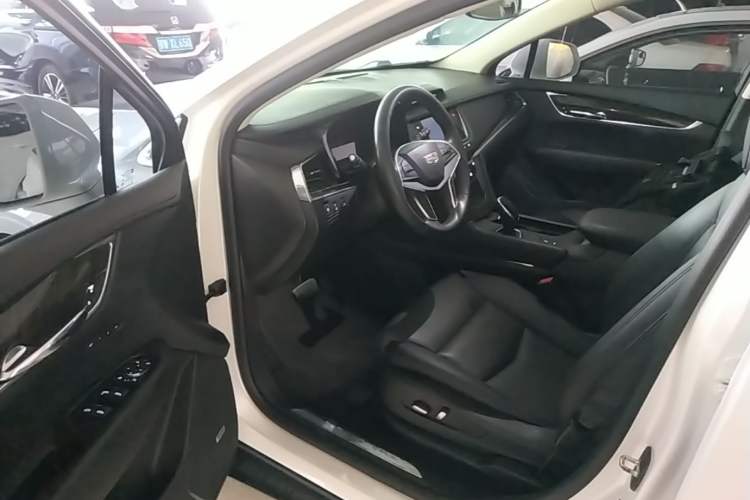 Used Cadillac XT5 2016 25T Luxury Model Driver Seat