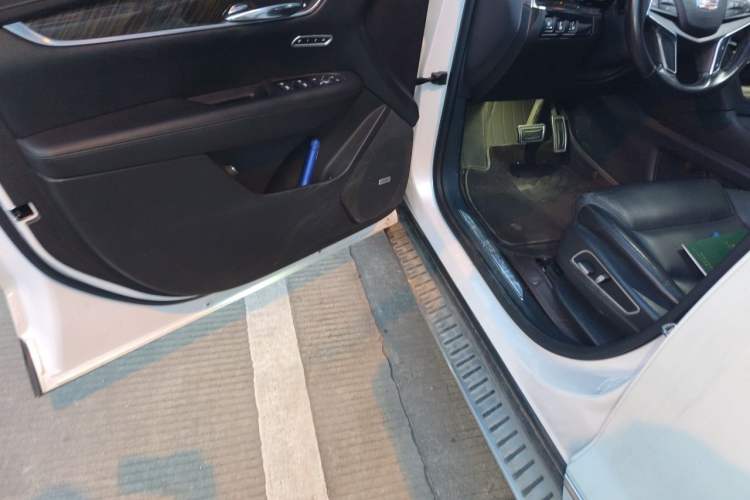 Used Cadillac XT5 2016 25T Luxury Model Driver Seat