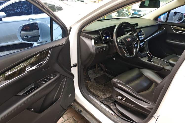Used Cadillac XT5 2016 25T Luxury Model Driver Seat