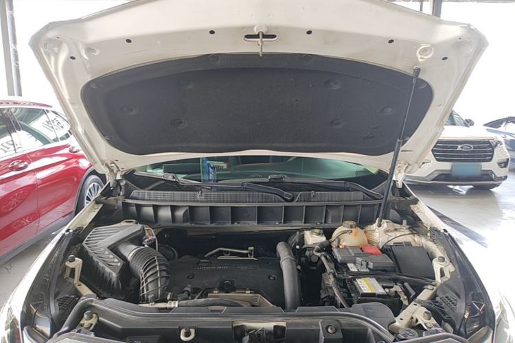 Used Cadillac XT5 2016 28T Four-Wheel Drive Luxury Model Engine Bay