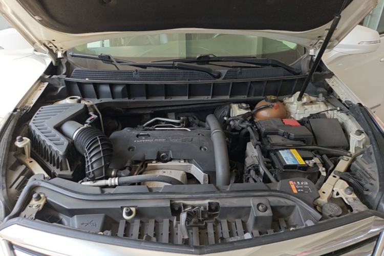 Used Cadillac XT5 2016 25T Luxury Model Engine Bay