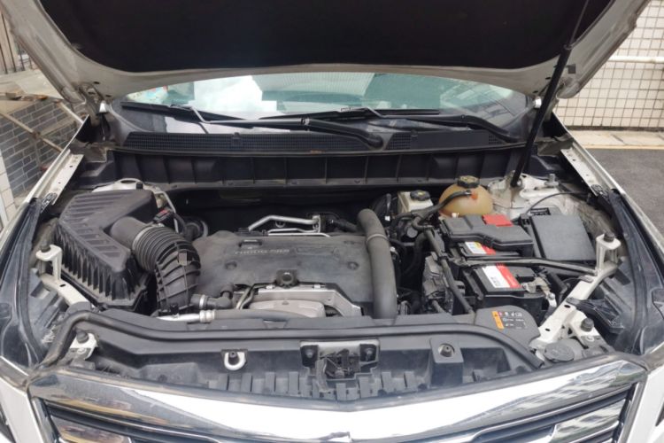 Used Cadillac XT5 2016 25T Luxury Model Engine Bay