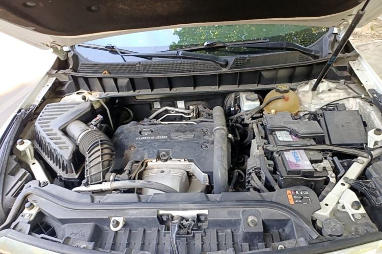 Used Cadillac XT5 2016 25T Tech Edition Engine Bay