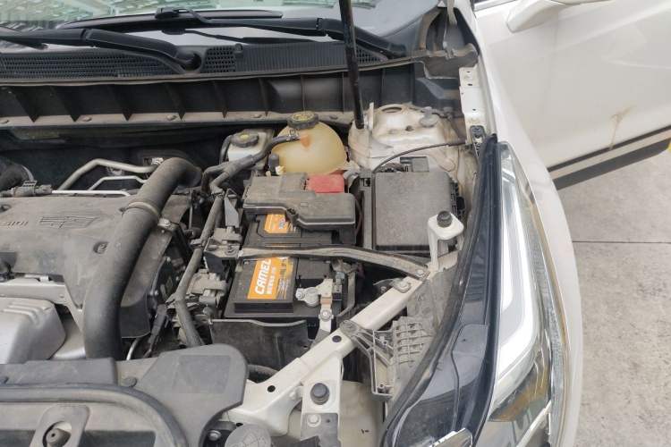 Used Cadillac XT5 2016 28T Four-Wheel Drive Luxury Model Engine Bay Left