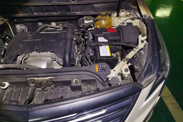 Used Cadillac XT5 2016 25T Luxury Model Engine Bay Left