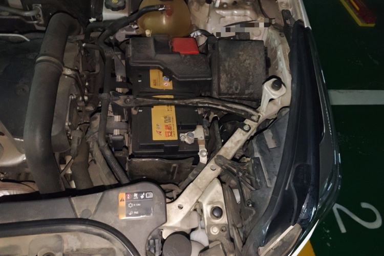 Used Cadillac XT5 2016 25T Luxury Model Engine Bay Left