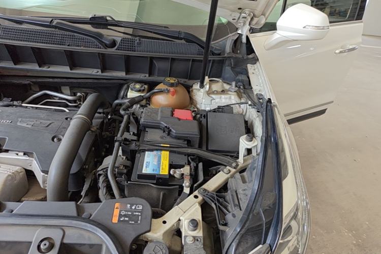 Used Cadillac XT5 2016 25T Luxury Model Engine Bay Left