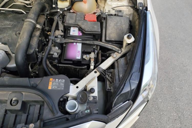Used Cadillac XT5 2016 25T Tech Edition Engine Bay Left