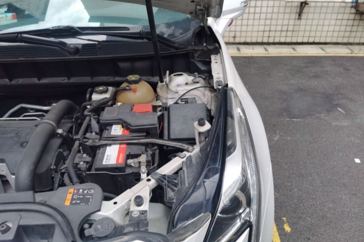 Used Cadillac XT5 2016 25T Luxury Model Engine Bay Left