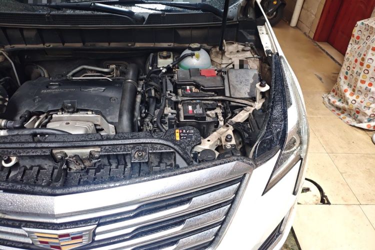 Used Cadillac XT5 2016 25T Tech Edition Engine Bay Left