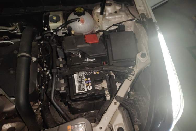 Used Cadillac XT5 2016 28T Four-Wheel Drive Luxury Model Engine Bay Left