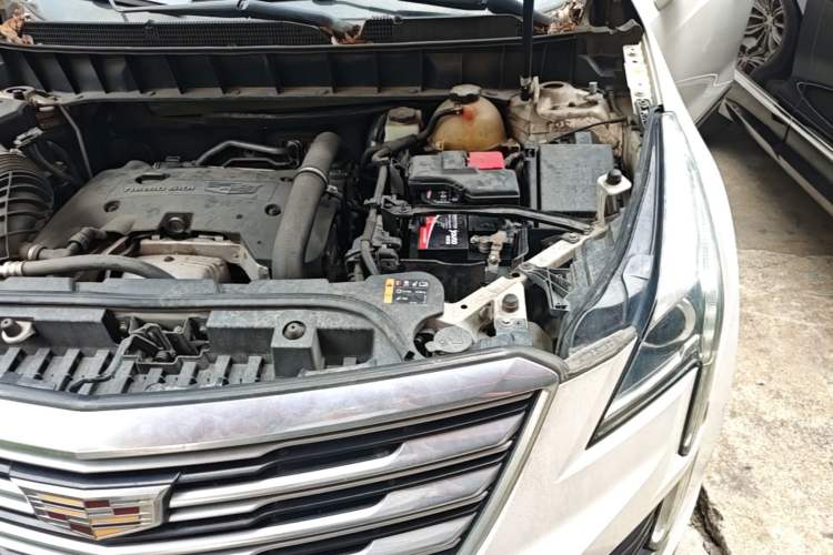 Used Cadillac XT5 2016 25T Luxury Model Engine Bay Left