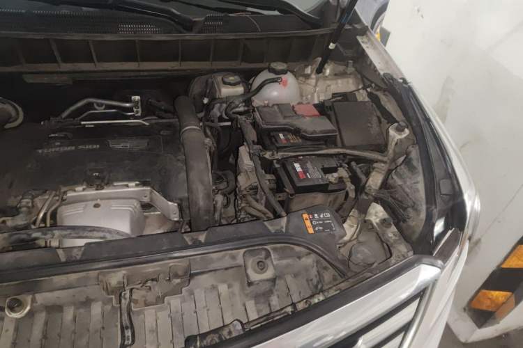 Used Cadillac XT5 2016 25T Tech Edition Engine Bay Left