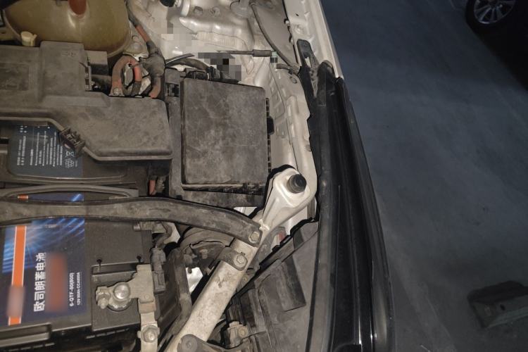 Used Cadillac XT5 2016 25T Luxury Model Engine Bay Left