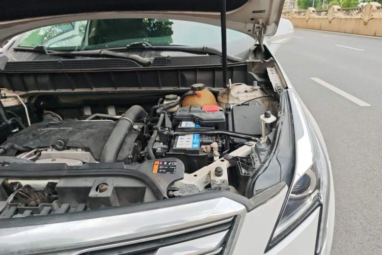 Used Cadillac XT5 2016 25T Luxury Model Engine Bay Left