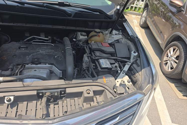 Used Cadillac XT5 2016 25T Luxury Model Engine Bay Left