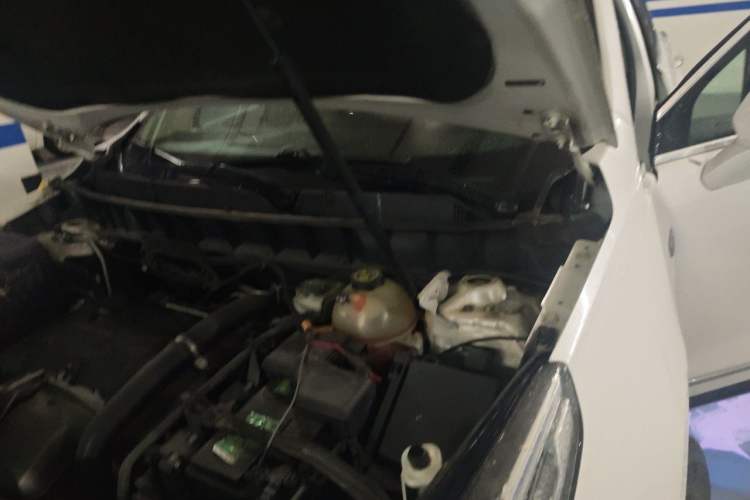 Used Cadillac XT5 2016 25T Luxury Model Engine Bay Left