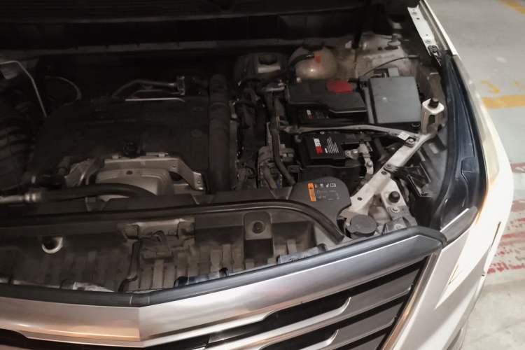 Used Cadillac XT5 2016 28T Four-Wheel Drive Tech Version Engine Bay Left