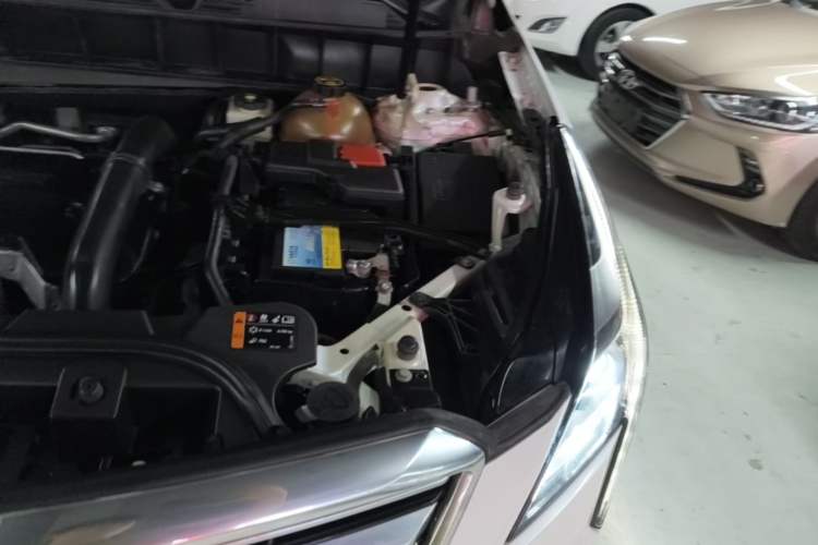 Used Cadillac XT5 2016 25T Luxury Model Engine Bay Left