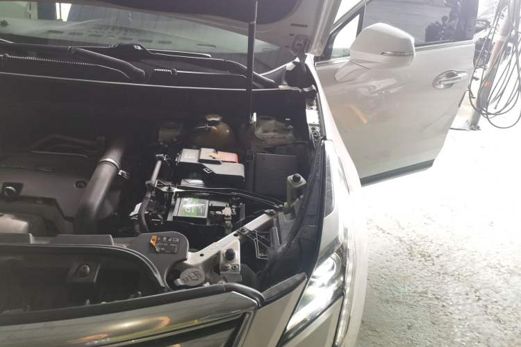 Used Cadillac XT5 2016 25T Tech Edition Engine Bay Left