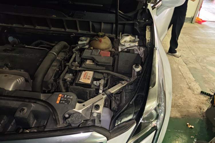 Used Cadillac XT5 2016 25T Luxury Model Engine Bay Left