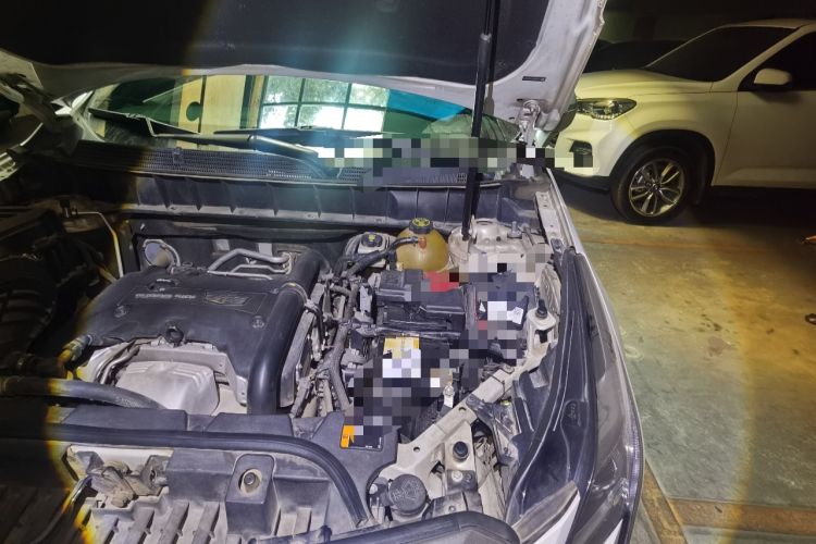 Used Cadillac XT5 2016 28T Four-Wheel Drive Tech Version Engine Bay Left
