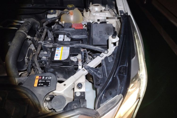 Used Cadillac XT5 2016 25T Luxury Model Engine Bay Left